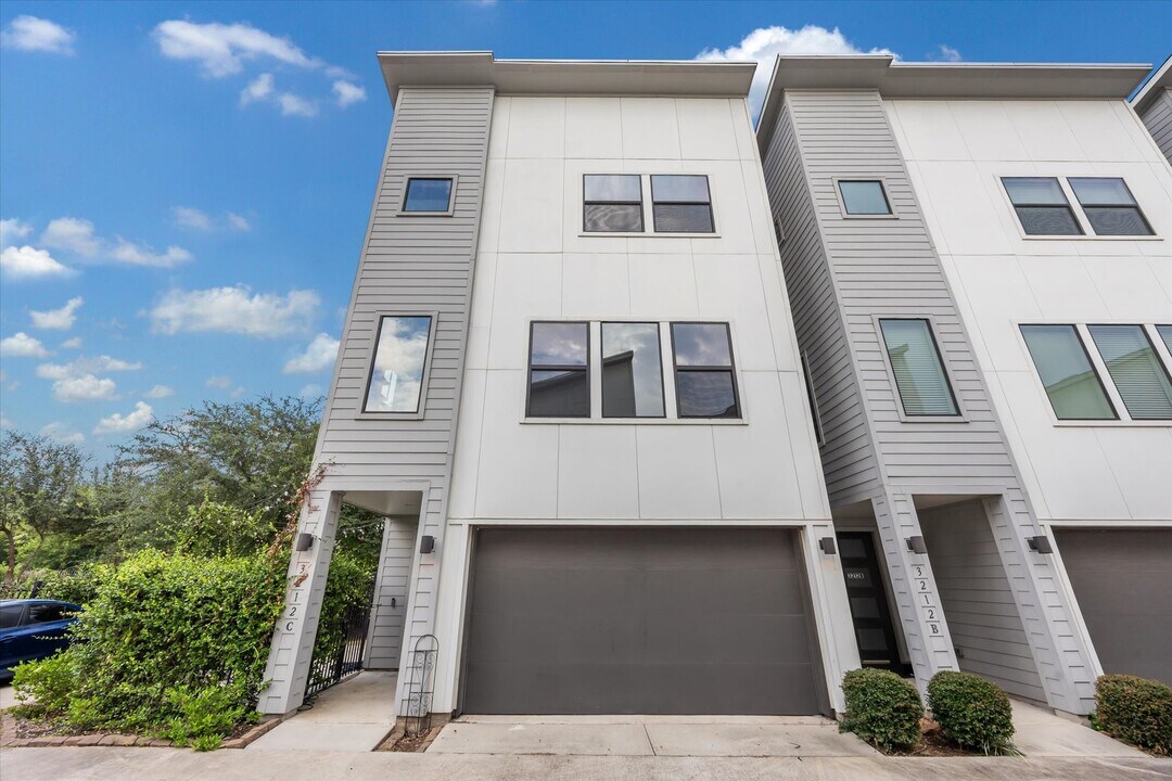 3212 N MacGregor Way in Houston, TX - Building Photo