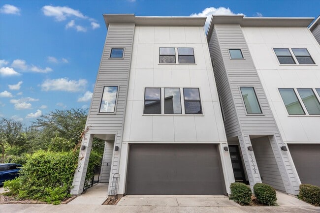 property at 3212 N MacGregor Way