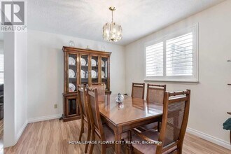 1085 Mary St N in Oshawa, ON - Building Photo - Building Photo