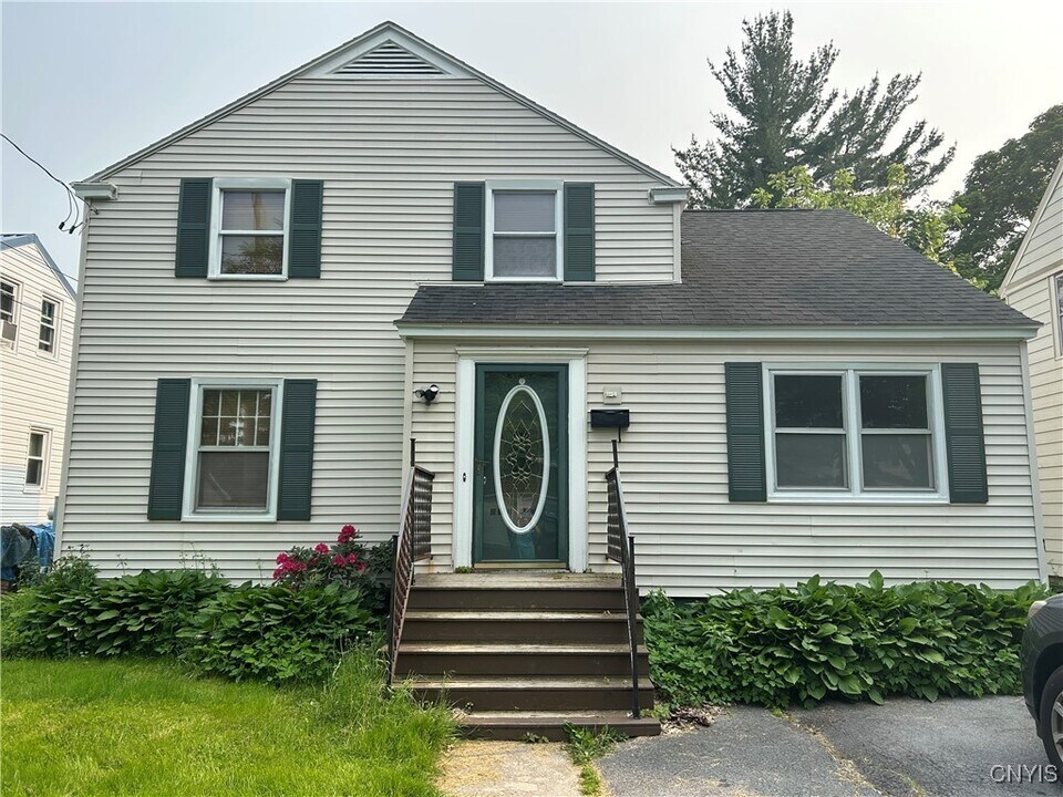 1124 Harrison St in Watertown, NY - Building Photo