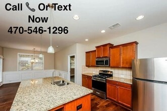 211 Meadowdale Dr in Warner Robins, GA - Building Photo - Building Photo