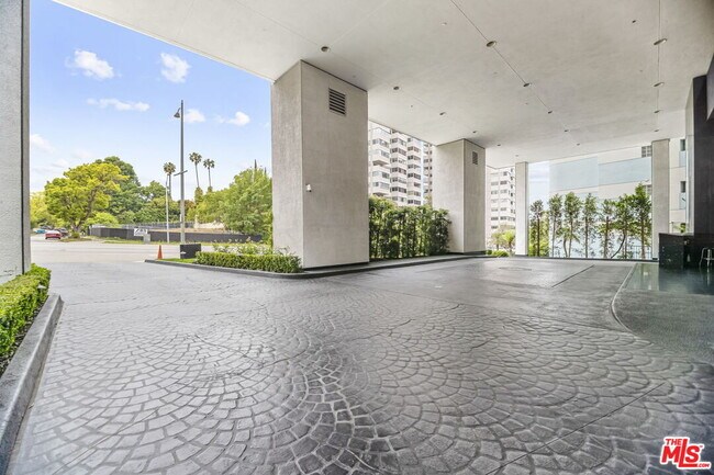 10350 Wilshire Blvd in Los Angeles, CA - Building Photo - Building Photo