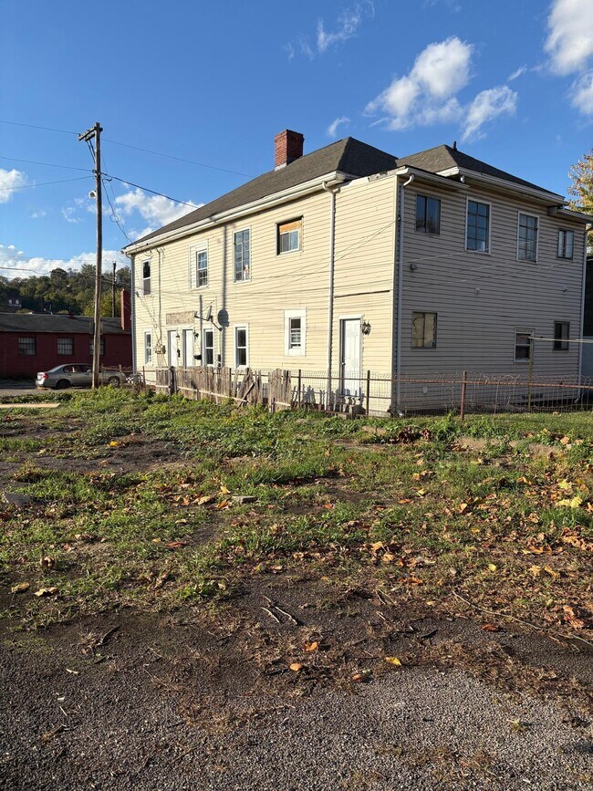 255 S 5th St in Steubenville, OH - Building Photo - Building Photo