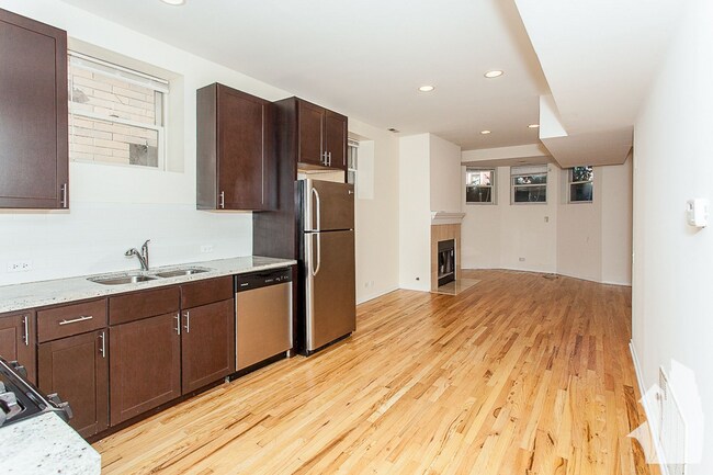 2320 N Southport Ave, Unit GDN in Chicago, IL - Building Photo - Building Photo