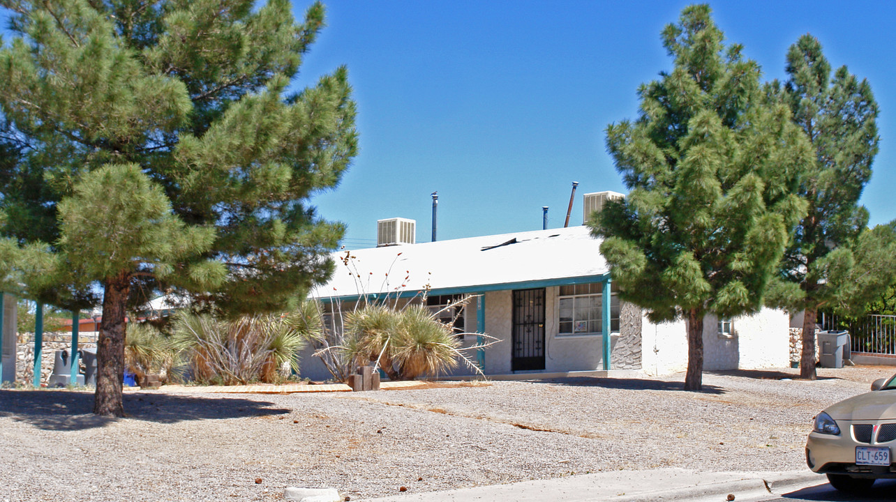 1510 St Johns Dr in El Paso, TX - Foto de edificio