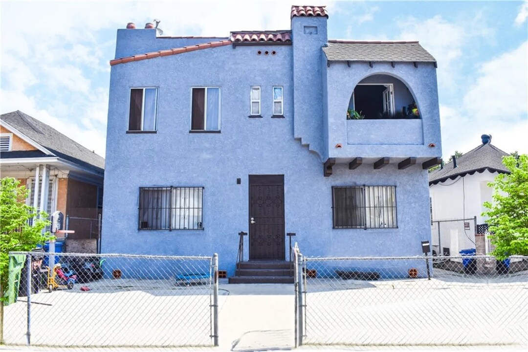 1245 E Adams Blvd in Los Angeles, CA - Building Photo