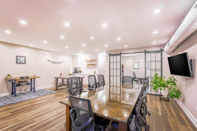 931 W Glen Flora Ave in Waukegan, IL - Foto de edificio - Building Photo