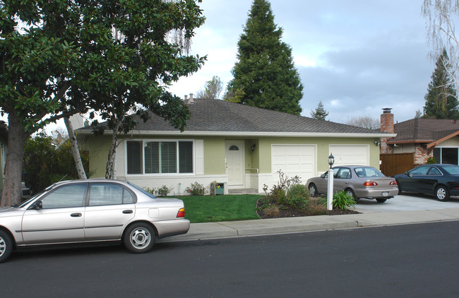 706 Borello Way in Mountain View, CA - Building Photo - Building Photo