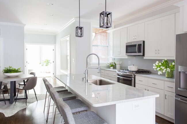 property at 15 Quincy Pl NE