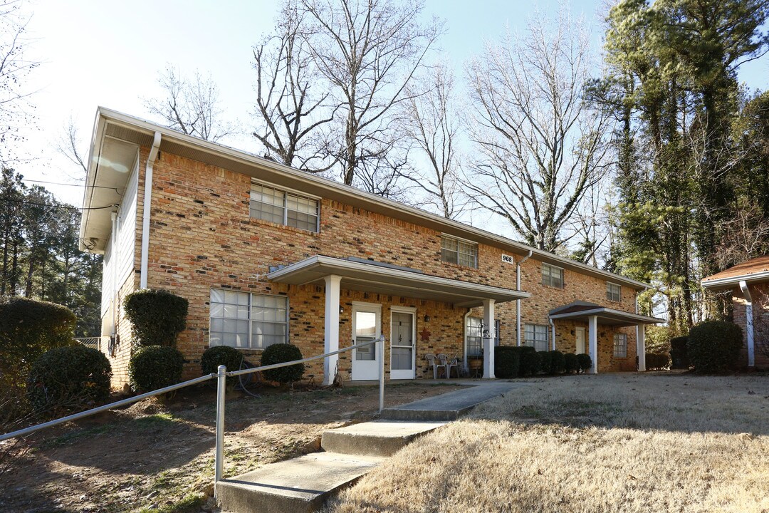 Colonial Park Apartments in Stone Mountain, GA - Building Photo