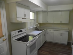 18 Dover St in Norwalk, CT - Foto de edificio - Building Photo