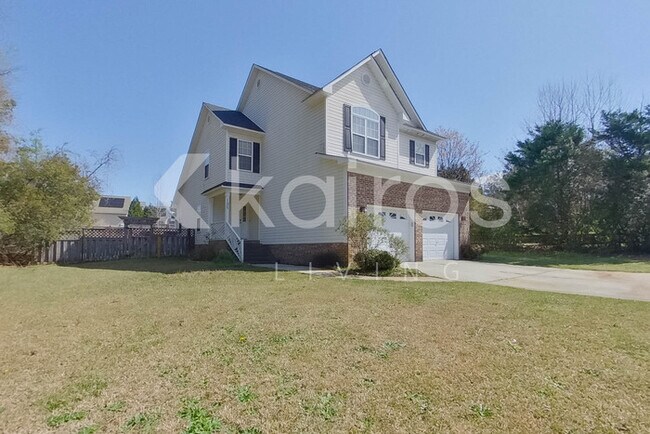 135 Hillandale Rd in Spring Lake, NC - Foto de edificio - Building Photo