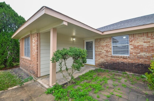 818 Overland St, Unit 11D in Stafford, TX - Building Photo - Building Photo