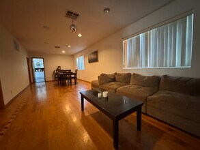 4110 Prospect Ave, Unit Upstairs Bedroom in Los Angeles, CA - Building Photo - Building Photo