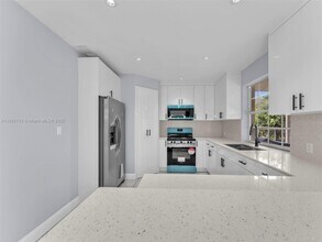 6525 SW 18th St in Miramar, FL - Building Photo - Building Photo