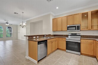 1033 NE 17th Way in Fort Lauderdale, FL - Foto de edificio - Building Photo