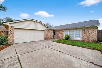 17010 Bentana Ct in Houston, TX - Building Photo - Building Photo