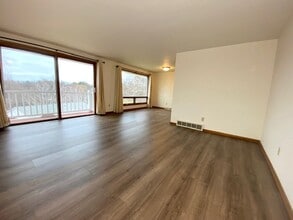 3037 Humboldt Rd in Green Bay, WI - Building Photo - Building Photo