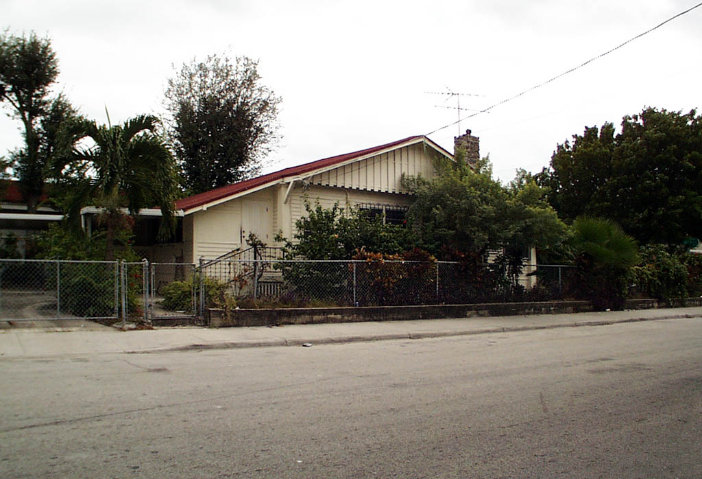 129 SW 9th Ave in Miami, FL - Building Photo