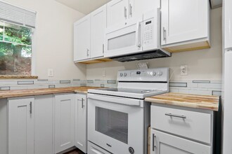 5300 Harbour Pl in Mukilteo, WA - Building Photo - Building Photo