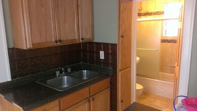 1082 11th Ave SE in Minneapolis, MN - Building Photo - Building Photo