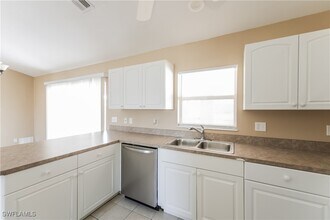 2854 NW 3rd Ave in Cape Coral, FL - Building Photo - Building Photo