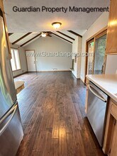 10424 Nesbitt Ave S in Bloomington, MN - Building Photo - Building Photo