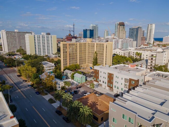372 6th St S in St. Petersburg, FL - Building Photo - Building Photo