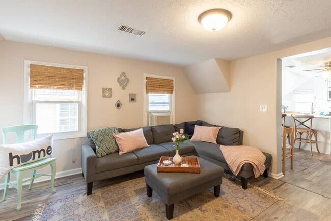 2168 W 32nd St, Unit Up in Cleveland, OH - Foto de edificio - Building Photo