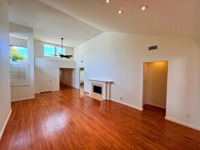 7321 Lantana Terrace in Carlsbad, CA - Building Photo - Building Photo