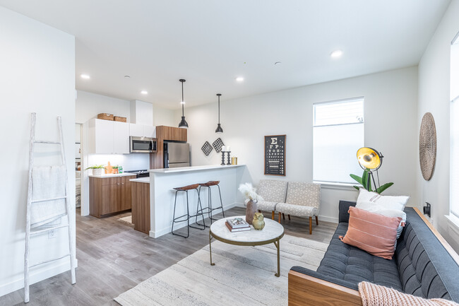 Greeley Court in Portland, OR - Building Photo - Interior Photo