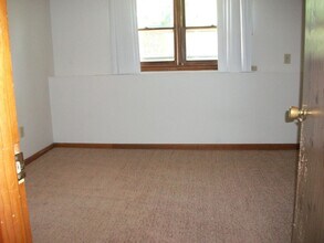 6463 Wells Dr in East Syracuse, NY - Building Photo - Building Photo