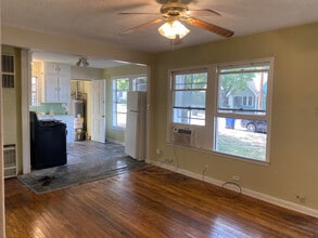 2206 Lee Hall in San Antonio, TX - Foto de edificio - Building Photo