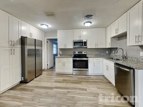 10916 N 14th St in Tampa, FL - Building Photo - Building Photo