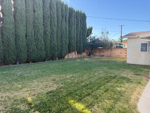 23056 Lanark St in Canoga Park, CA - Building Photo - Building Photo