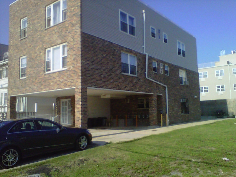 318 Beach 66th St in Far Rockaway, NY - Building Photo