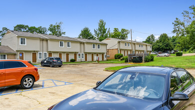 Oakwood Apartments in Calhoun City, MS - Foto de edificio - Building Photo