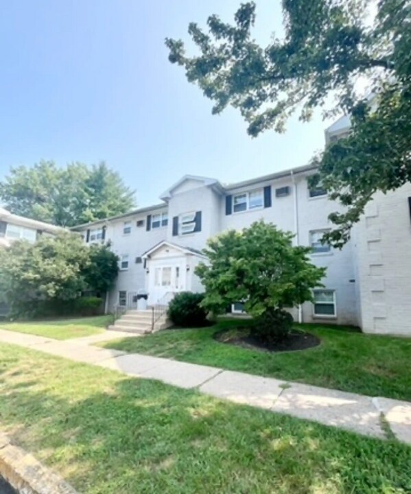 101 W 2nd St in Pennsburg, PA - Building Photo