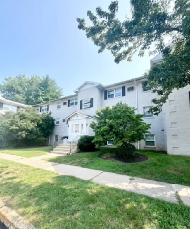 101 W 2nd St