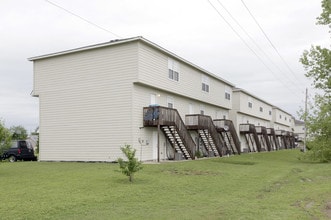 Gardens on Utica in Tulsa, OK - Building Photo - Building Photo
