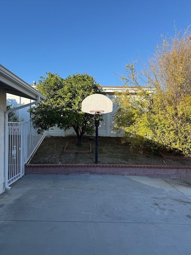 11725 Monogram Ave in Los Angeles, CA - Building Photo - Building Photo