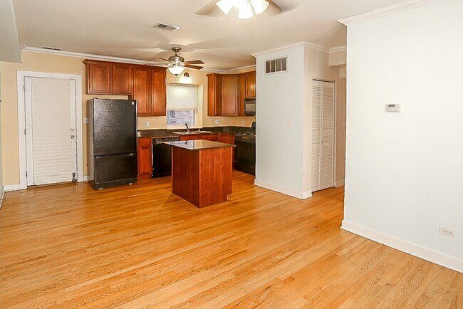 628 W Roscoe St, Unit 1N in Chicago, IL - Building Photo - Building Photo
