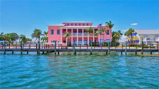 4805 Cobia Dr SE in St. Petersburg, FL - Building Photo - Building Photo