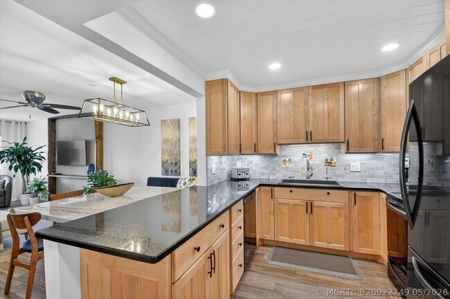 property at 1502 S Lakeside Dr
