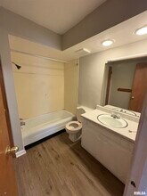 760 E Shore Dr in Pekin, IL - Building Photo - Building Photo