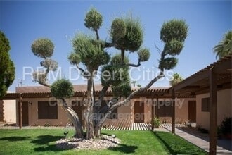 73600 San Gorgonio Way in Palm Desert, CA - Foto de edificio - Building Photo