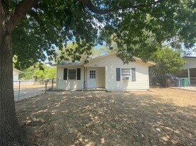 1813 Wayne St in Denton, TX - Building Photo