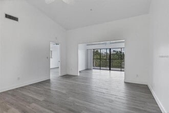 5565 Ashton Lake Dr in Sarasota, FL - Foto de edificio - Building Photo