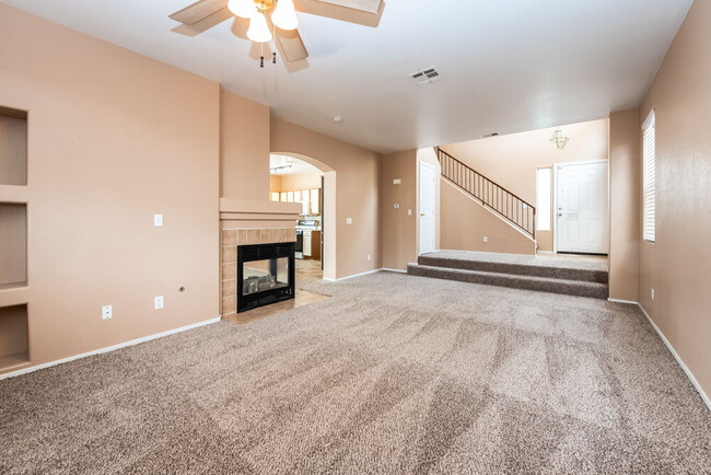 8813 Iron Hitch Ave in Las Vegas, NV - Building Photo - Building Photo
