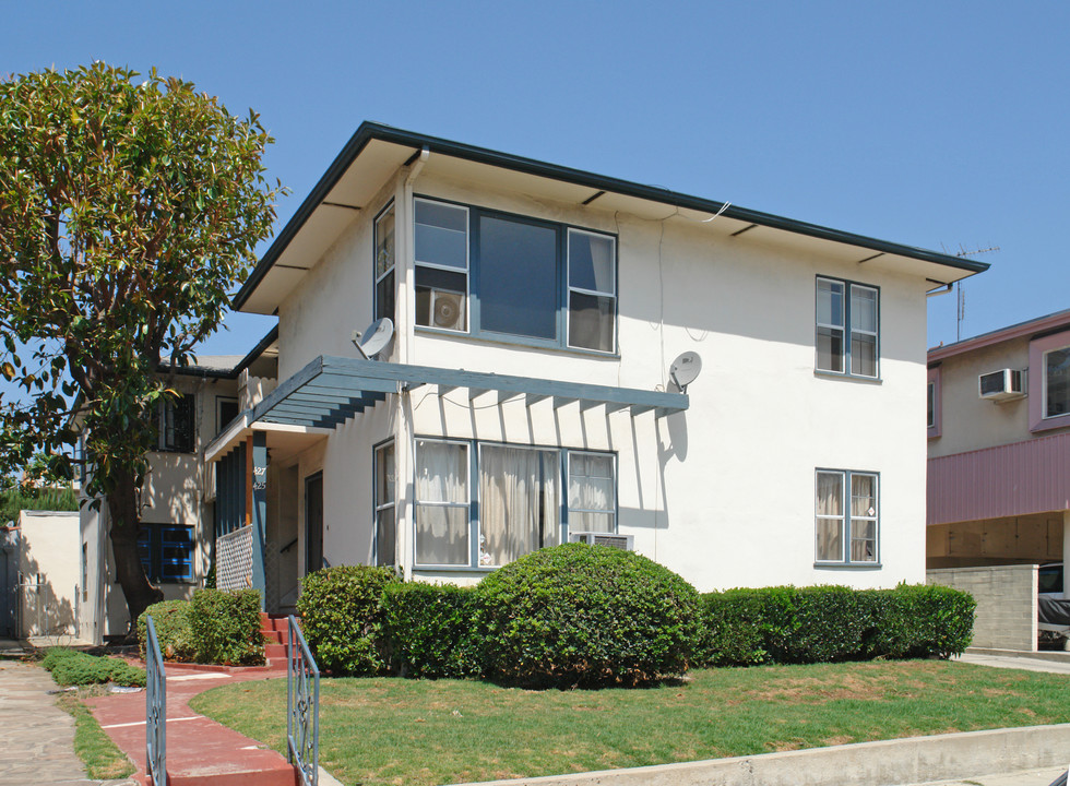 425-427 S Hamel Rd in Los Angeles, CA - Building Photo